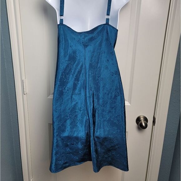 VINTAGE BEST UNITED GARMENT CO. - Picture 4 of 7